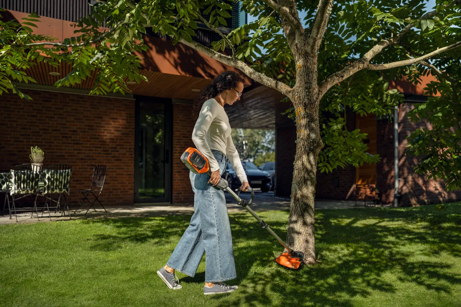 Husqvarna 215iL Grass Strimmer