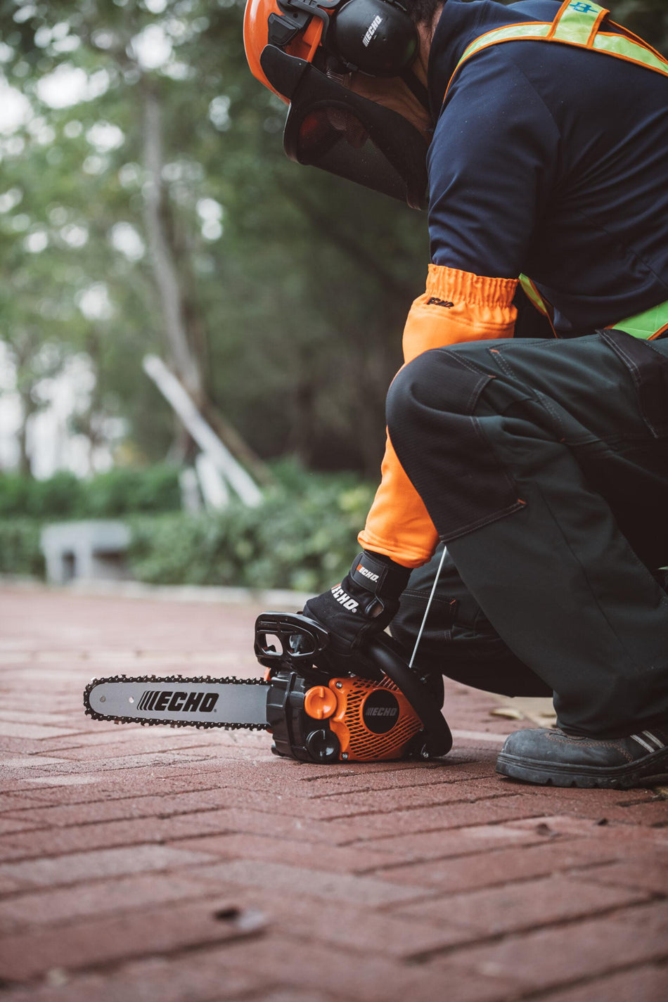 ECHO 25cc / 1.1kW / 10" Two Stroke Top Handle Chainsaw - CS-2511TES