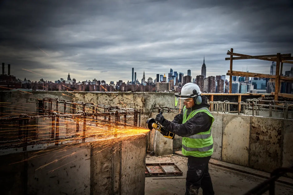 DeWALT 18v Brushless 125mm Angle Grinder - Bare Unit - DCG405N-XJ