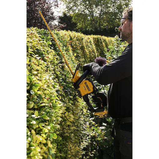 NEW! DeWALT 18v XR 60cm Hedge Trimmer with 25mm Teeth Gap - 1 x 5Ah - DCMHT567P1-GB